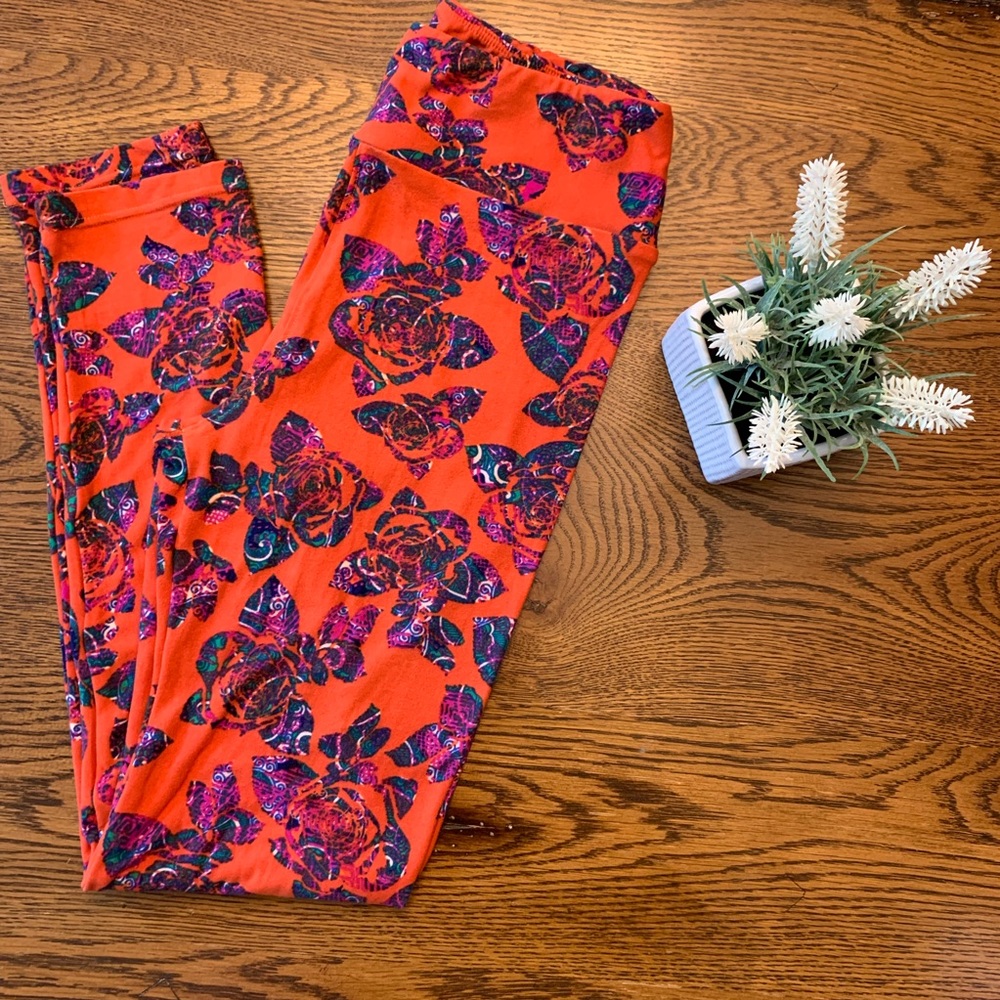 2/$15 or 3/$20- LLR OS Leggings